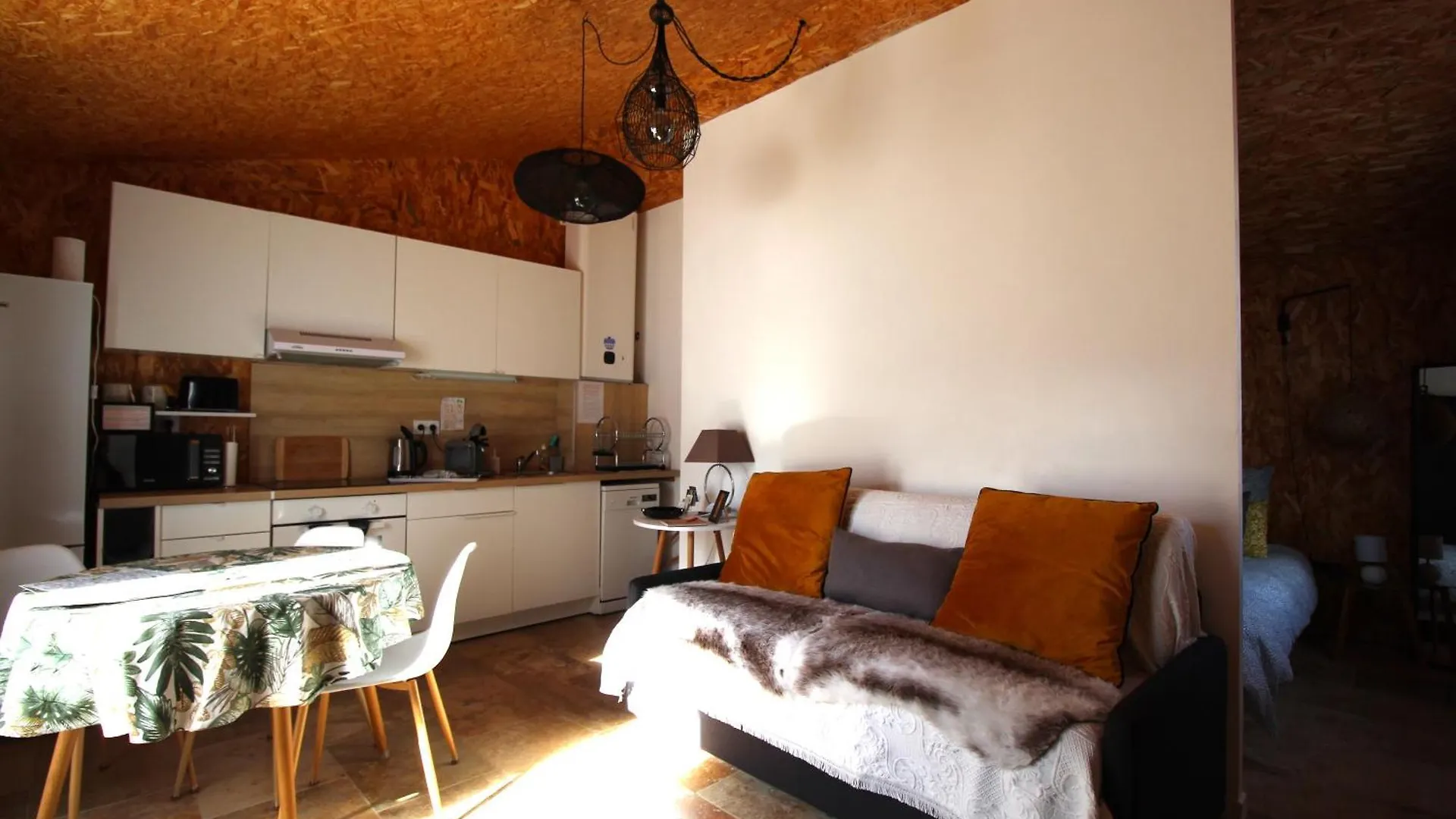 Les Bastidons De L'Isle - Le Saumane - 3 Etoiles Apartman Franciaország