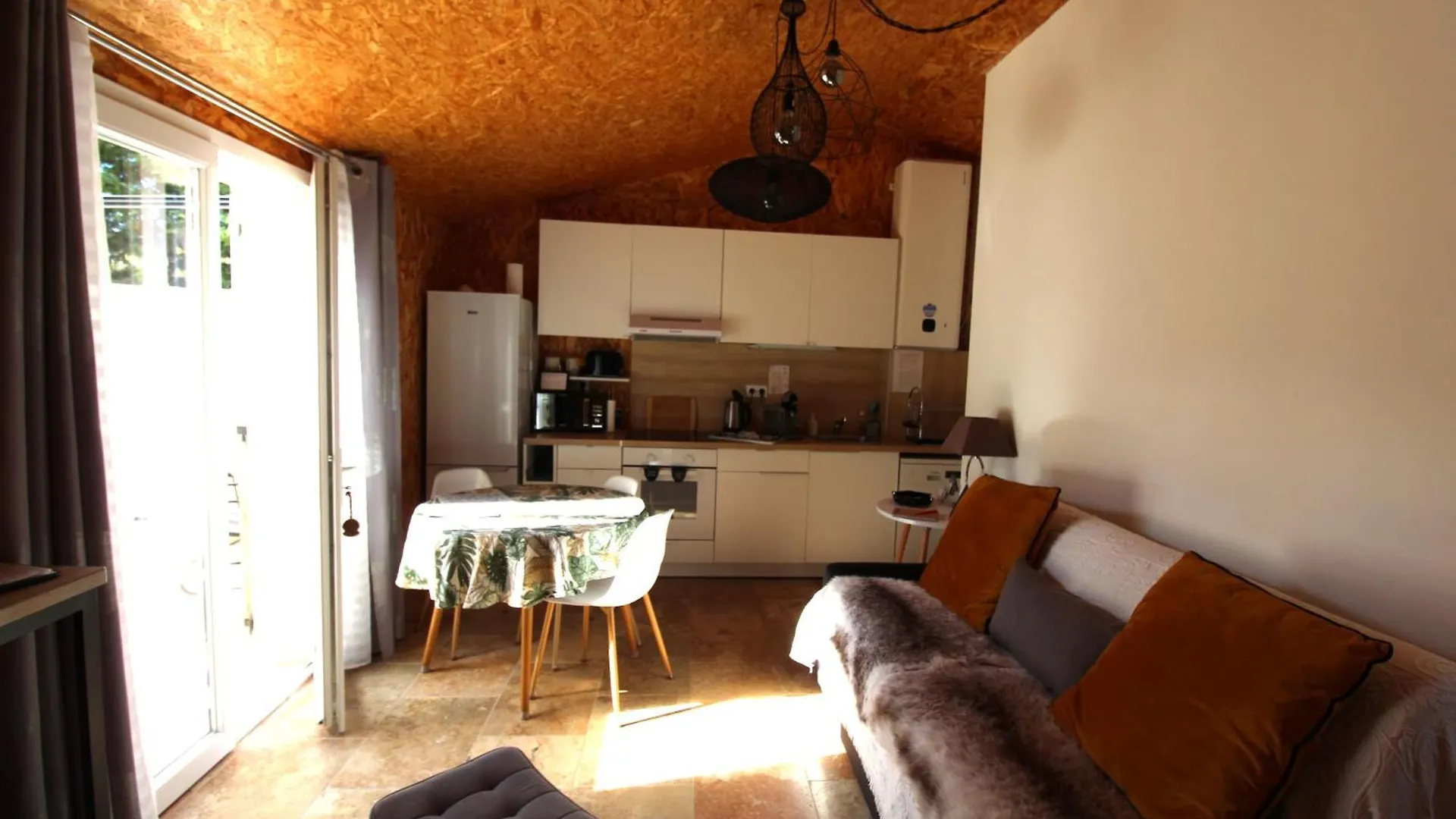 Les Bastidons De L'Isle - Le Saumane - 3 Etoiles Apartman Franciaország